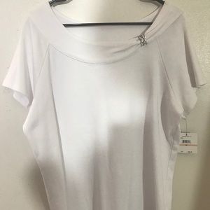 White scoop neck short sleeve shirt
